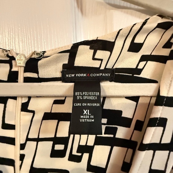 New York & Company Black and White Patterned Long Sleeve Dress - Picture 2 of 4